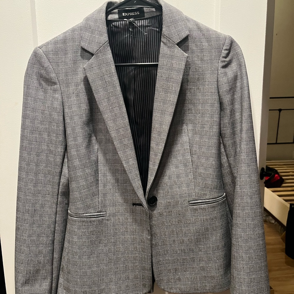 Express Gray Plaid Women's Blazer with Maroon Hints Size 0 Great Condition